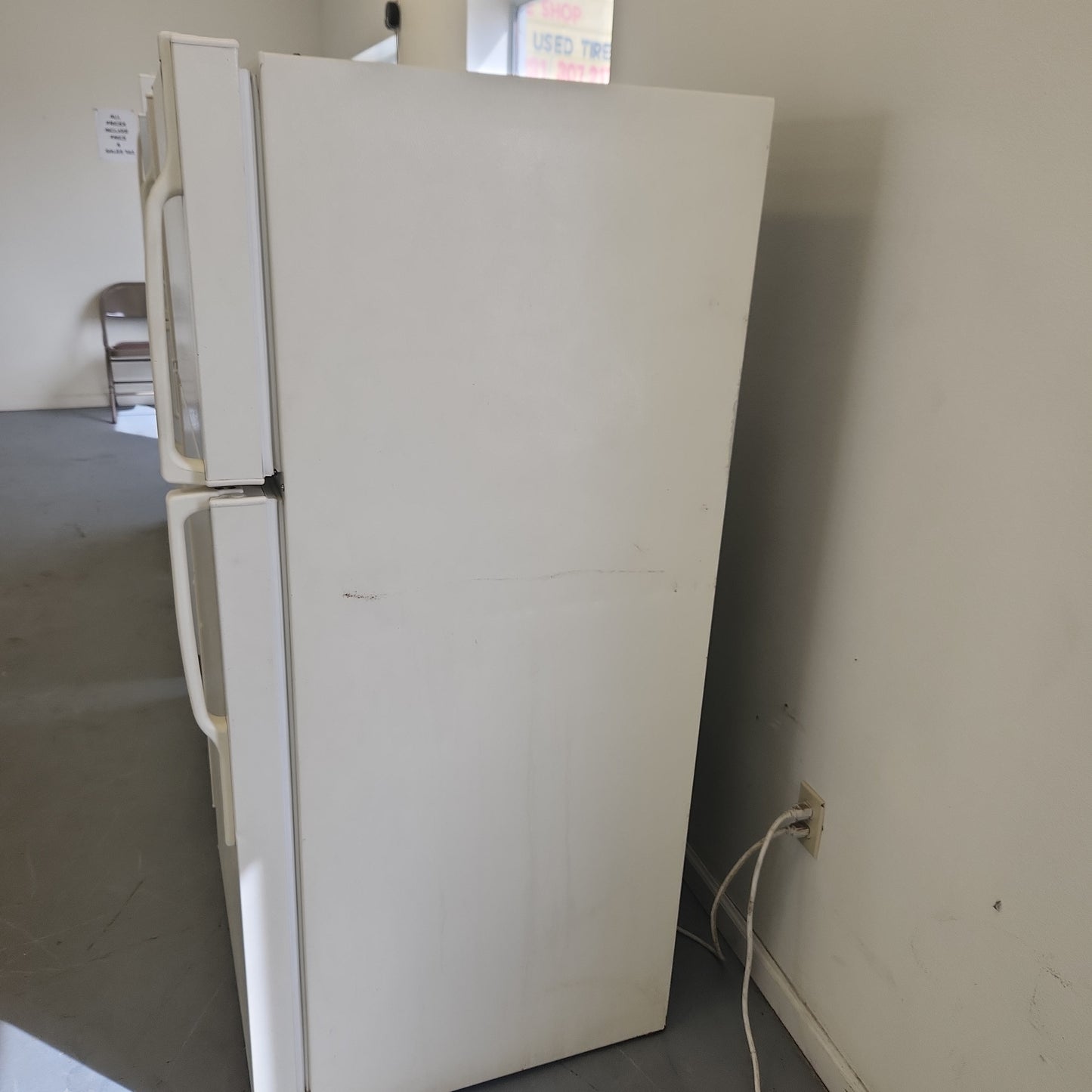 Rtb-5671 GE BISQUE COLOR REFRIGERTOR