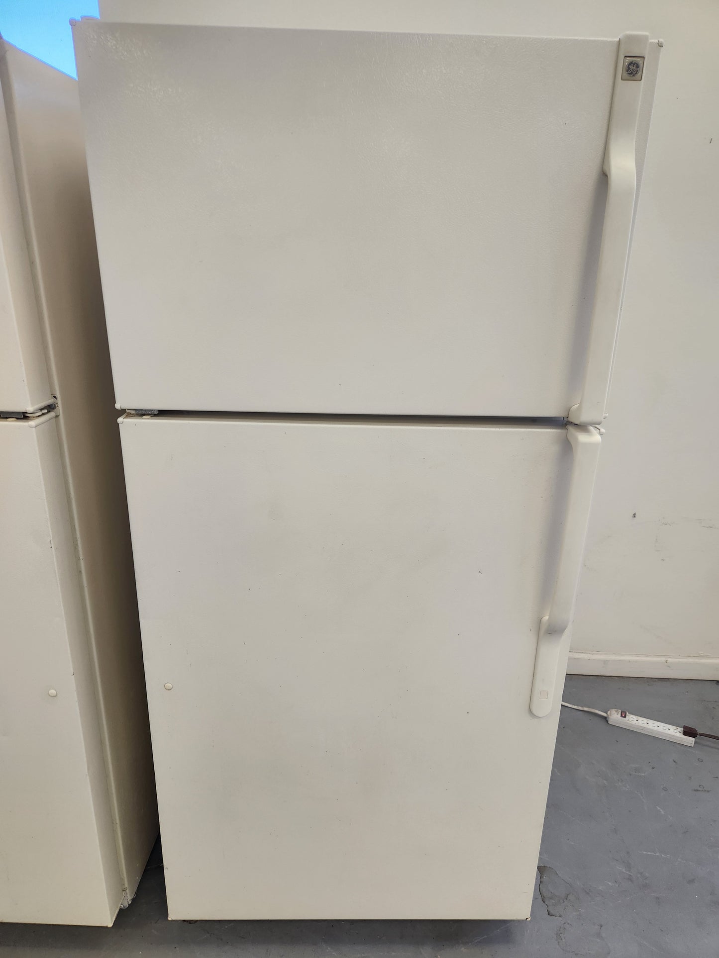 Rtb-5671 GE BISQUE COLOR REFRIGERTOR