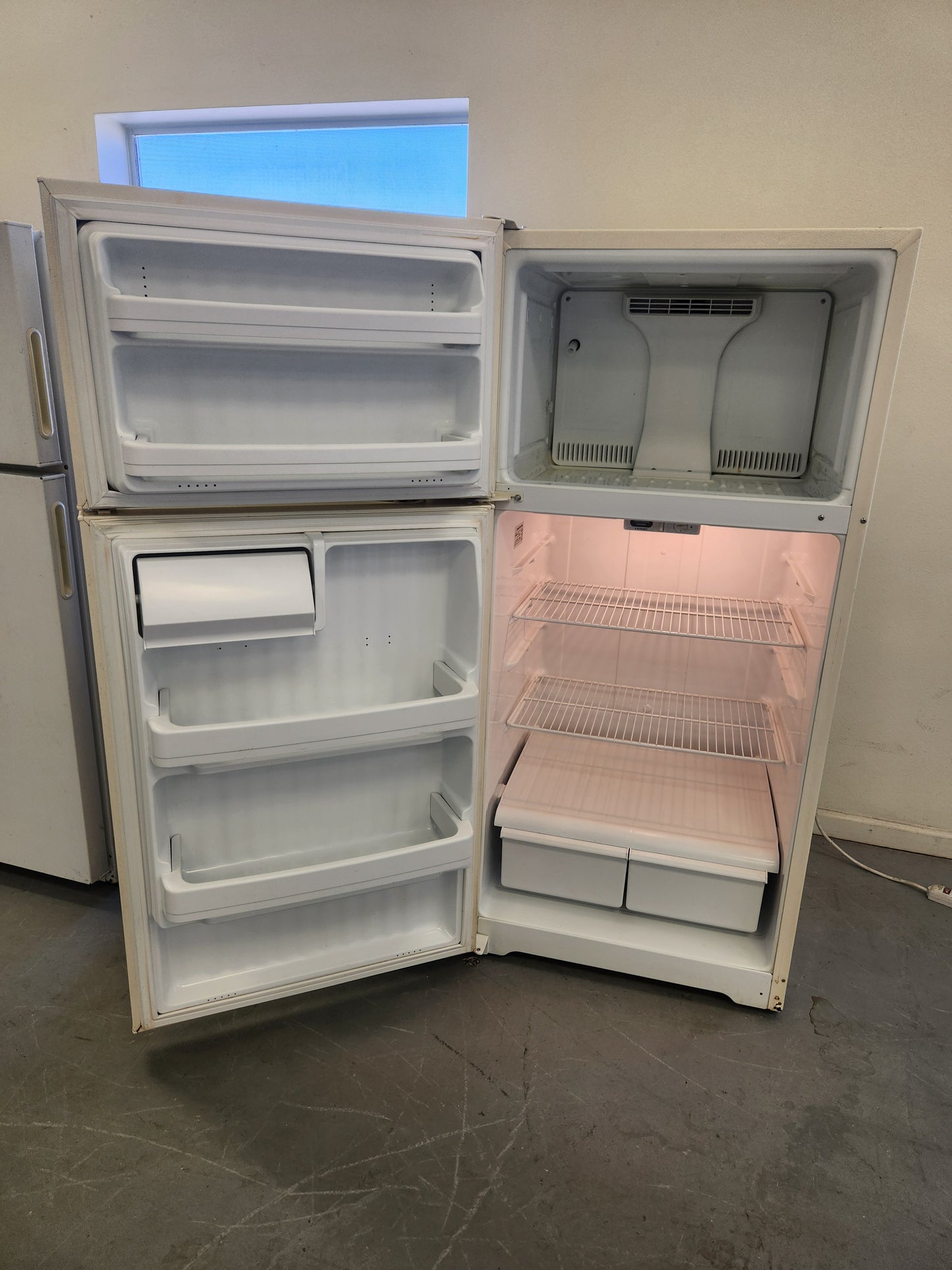 Rtb-5671 GE BISQUE COLOR REFRIGERTOR