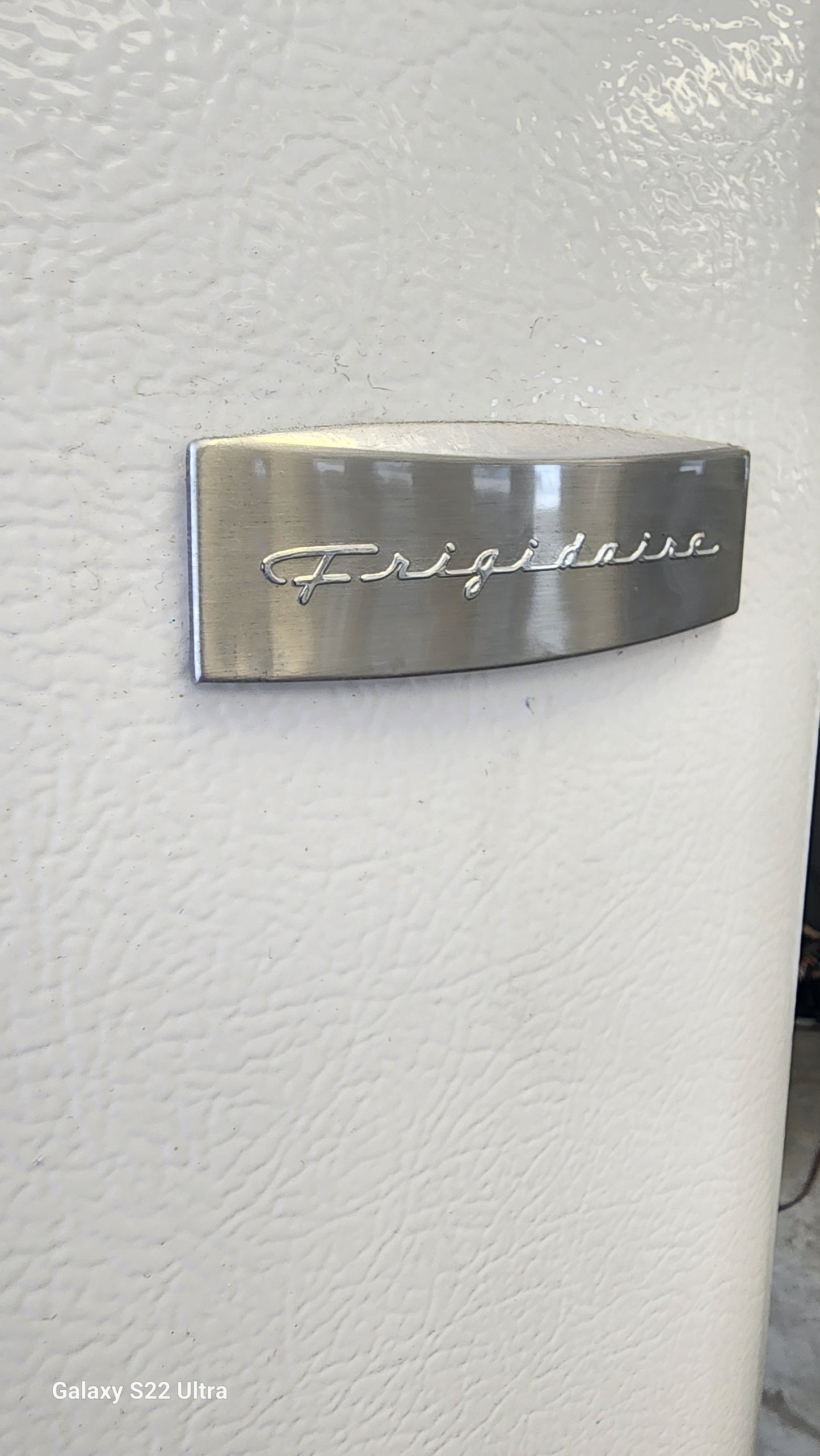 RTW-3497 Refrigerator 18 ft Frigidaire plugged up cold and clean