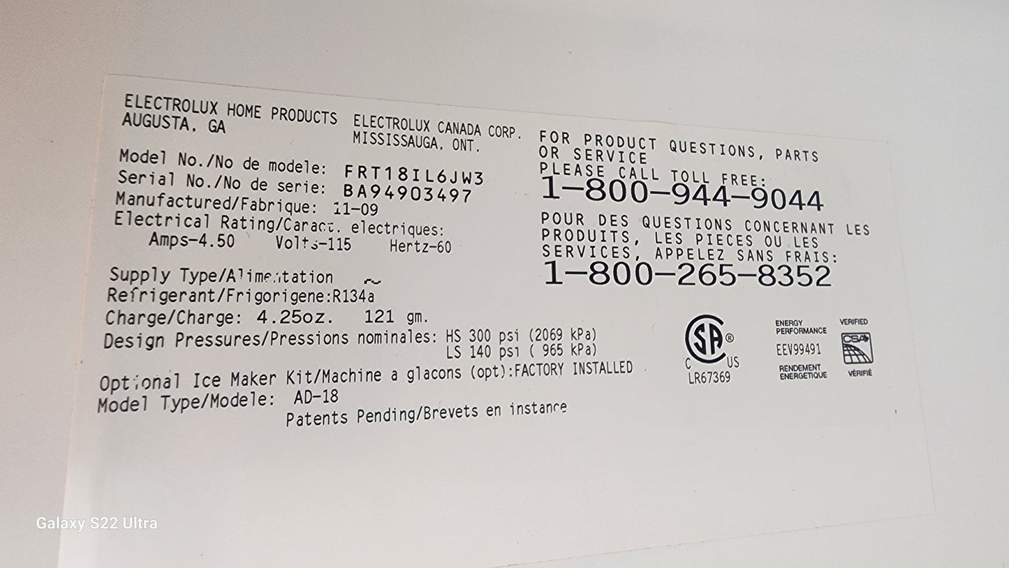RTW-3497 Refrigerator 18 ft Frigidaire plugged up cold and clean