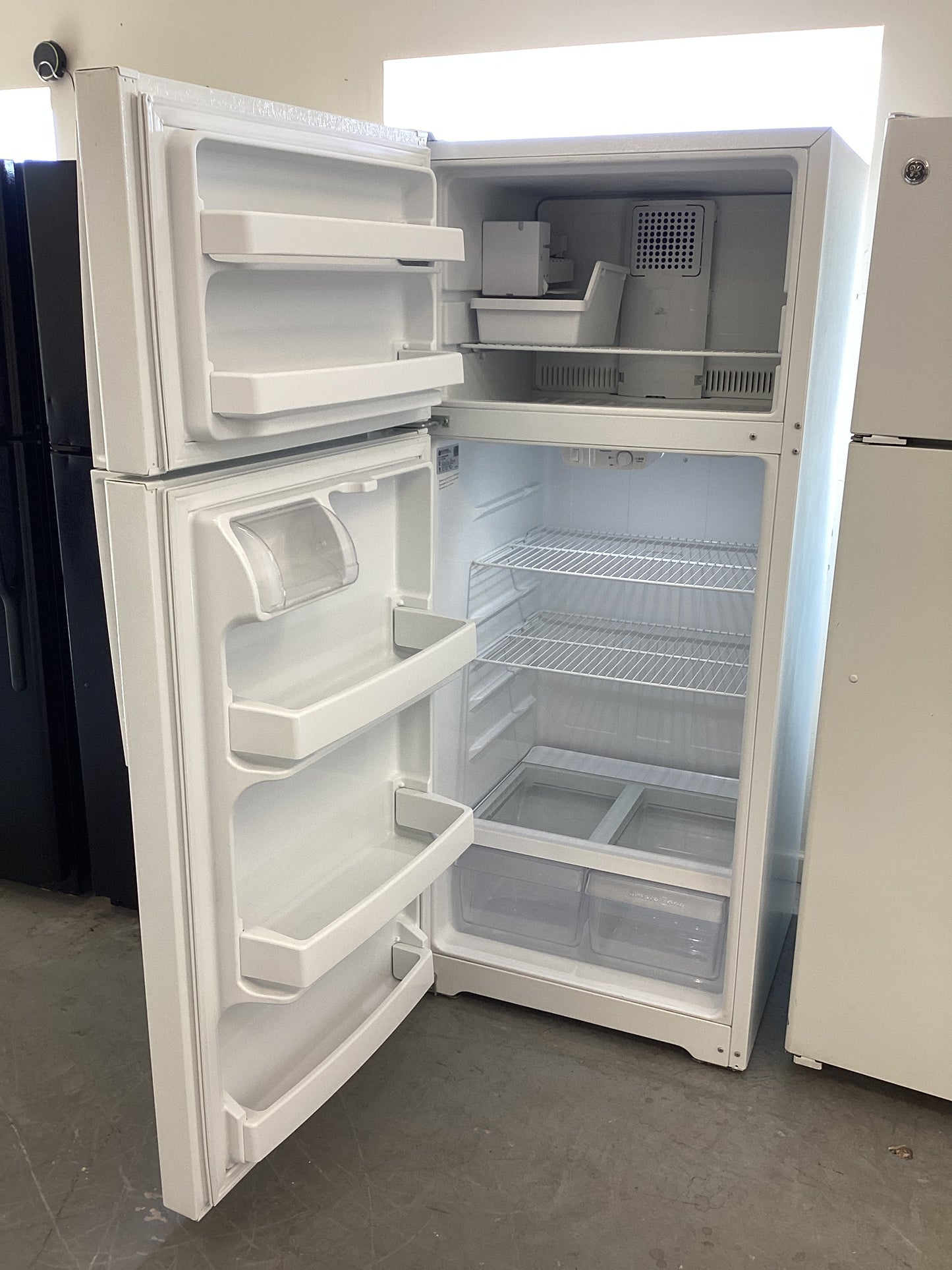*RTW-0526 GE WHITE REFRIGERATOR