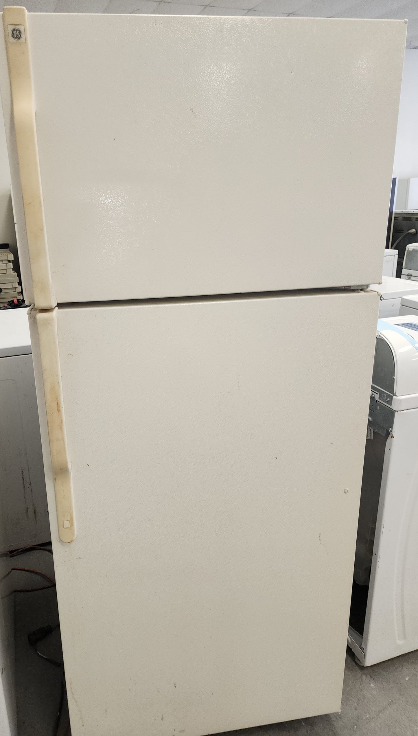 USED G.E REFRIGERATOR 18 CUBIC FT 30 DAYS WARRANTY RTB-1255