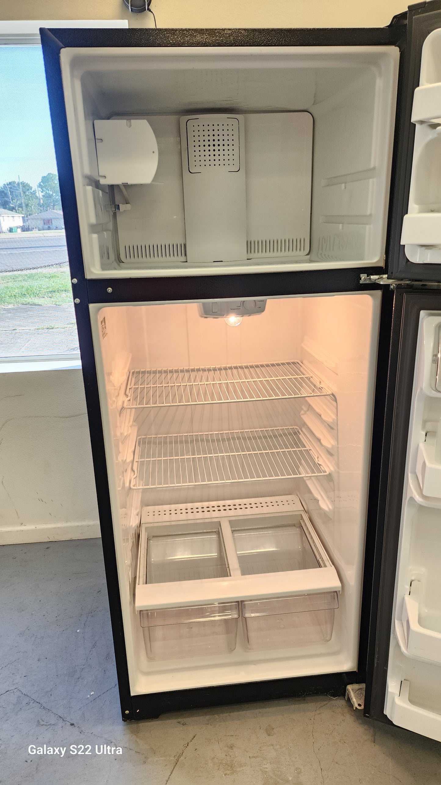 RTB-3291 BLACK REFRIGERATOR 18 CU FT W ICE MAKER