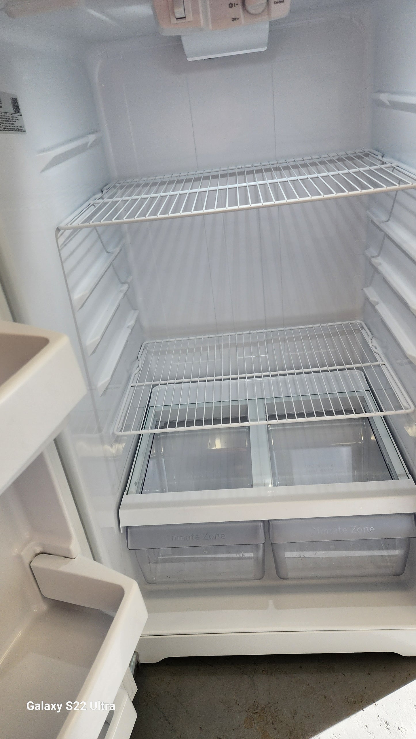RWT-2889 WHITE REFRIGERATOR 18 CUBIC FT WITH ICE MAKER