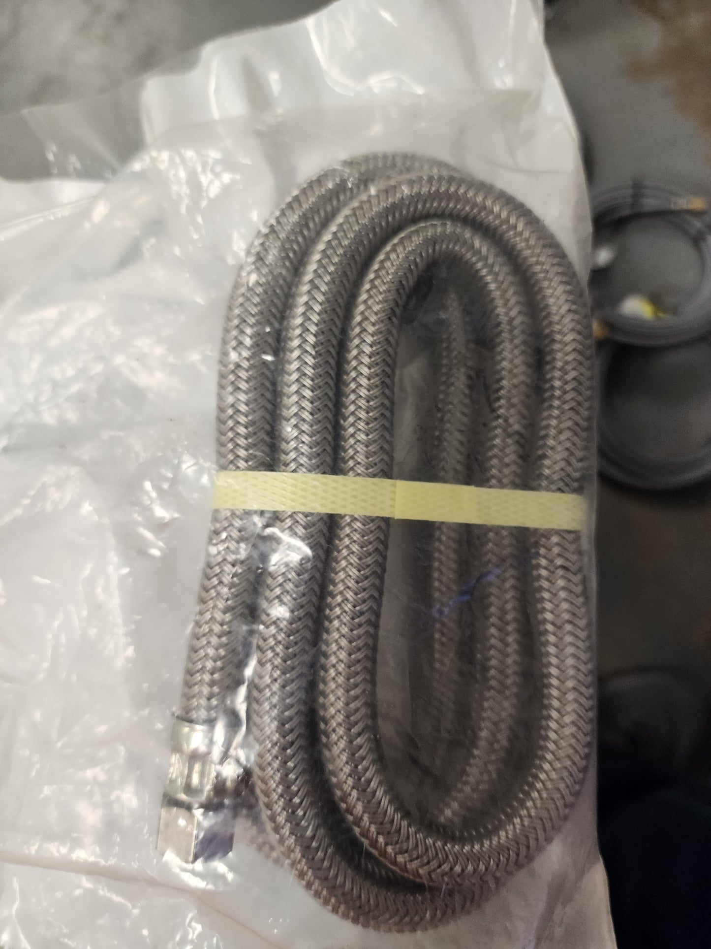 Water hose refrigerator / dishwasher