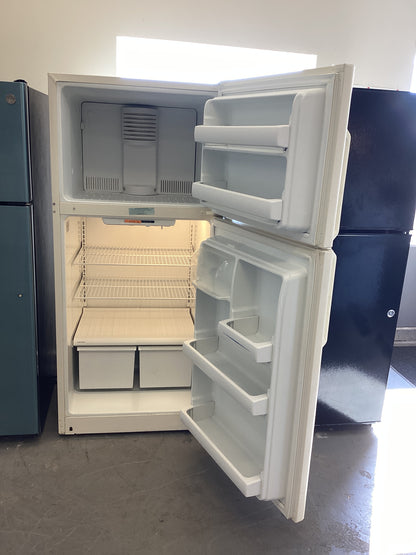 *RTB-1143 HOTPOINT BISCUIT COLOR REFRIGERATOR