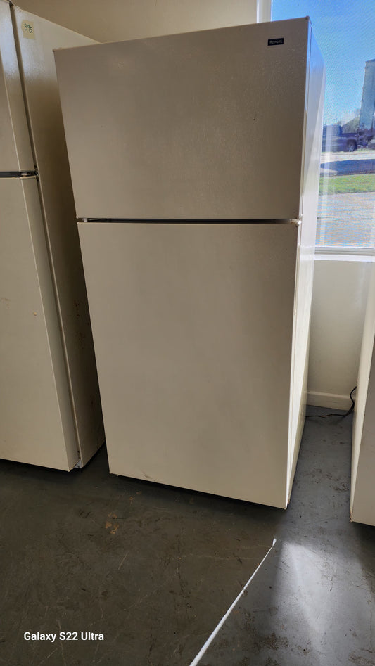 REFRIGERATOR HOTPOINT30 DAYS WARRANTY ALL WHITE ON THE INSIDE RWT-4541