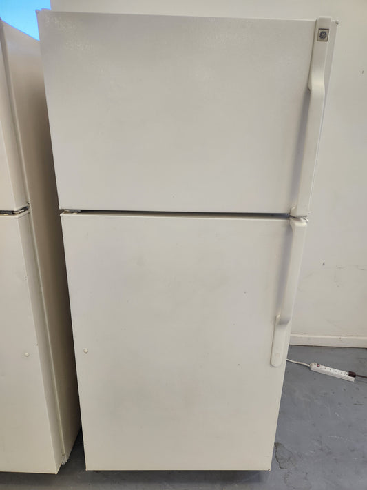 Rtb-5671 GE BISQUE COLOR REFRIGERTOR