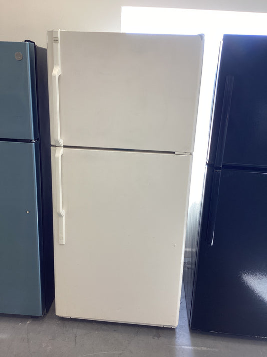 *RTB-1143 HOTPOINT BISCUIT COLOR REFRIGERATOR