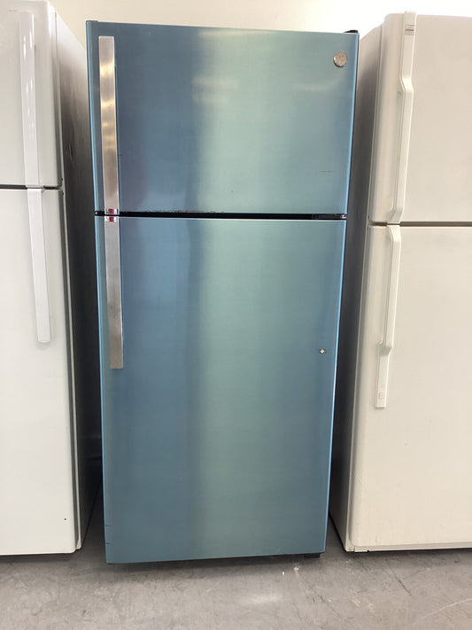 *RTBSS-3854 GE BLACK AND STAINLESS REFRIGERATOR