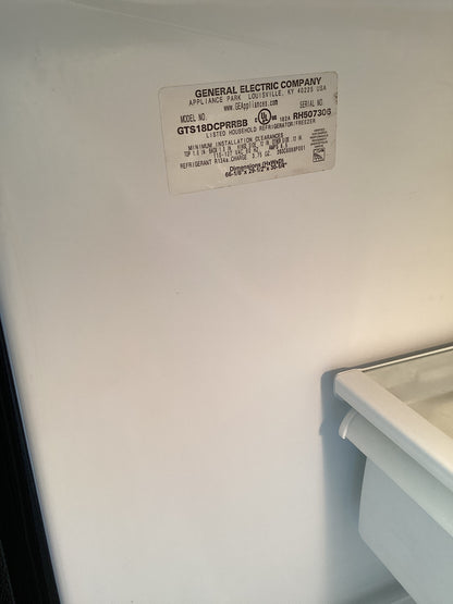 *RTB-7306. Ge BLACK REFRIGERATOR WITH ICE MAKER