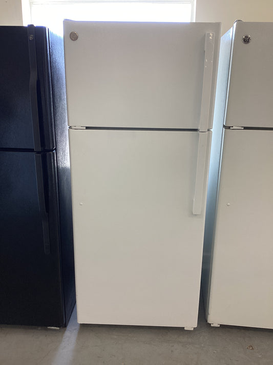 *RTW-0526 GE WHITE REFRIGERATOR