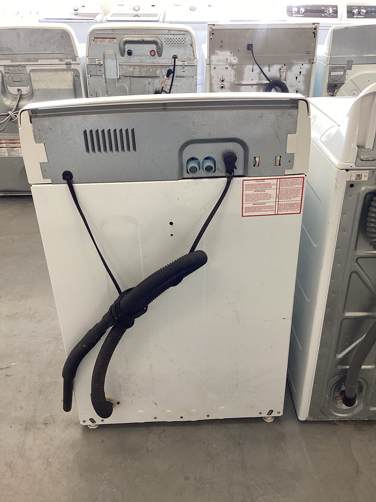 *W-756H HOTPOINT WASHER 90 days WARRANTY IF SERVICES ARE NEEDED YOU ARE RESPONSIBLE TO BRING IT BACK INTO THE STORE FOR SERVICES.