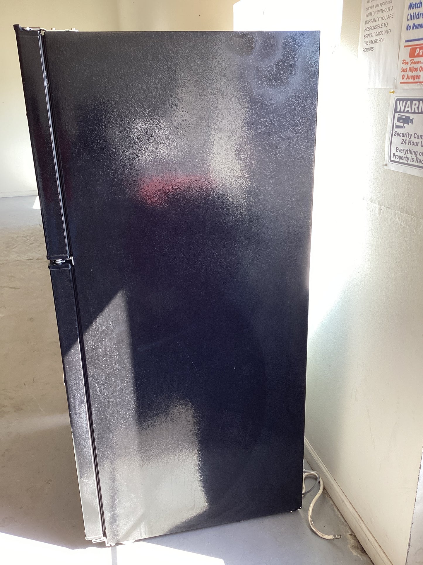 *RTW-0223 GE EXTRA LARGE  BLACK REFRIGERATOR WITH ICE MAKER