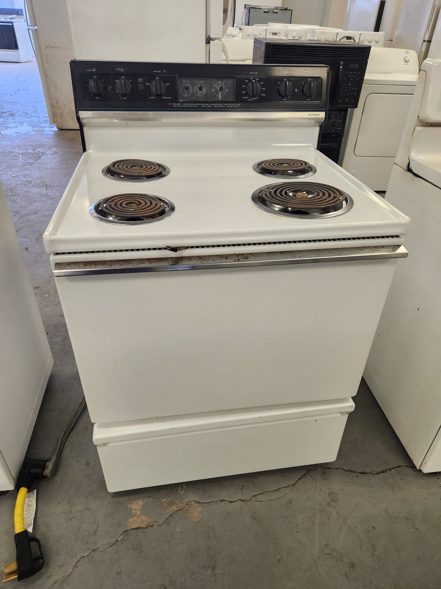 Sew840Q. Hotpoint stove white 30 days warranty stove does not come with a  power cord.